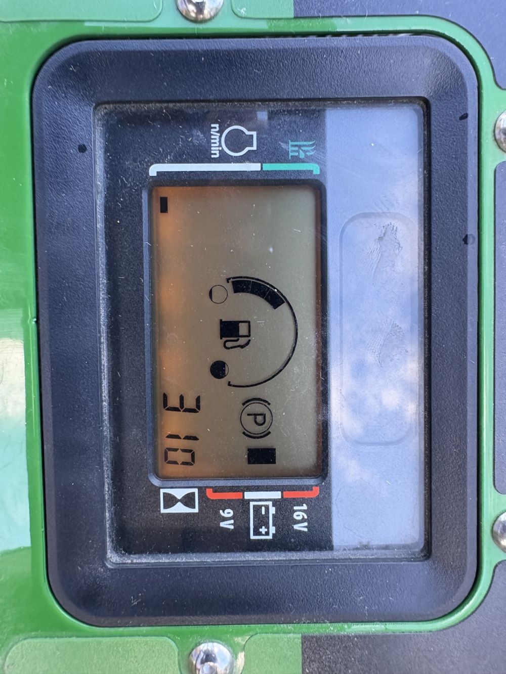 2024 Q850R Stand On Image 6